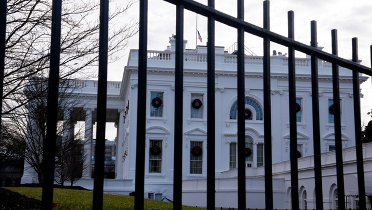 41895910-WHIT-HOUSE-GATE-GETTY_1545750832946-401720.jpg