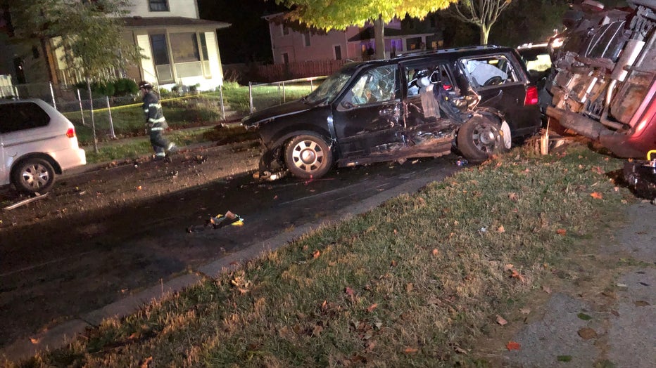 Woman killed in deadly 3-car crash in Aurora, 3 injured