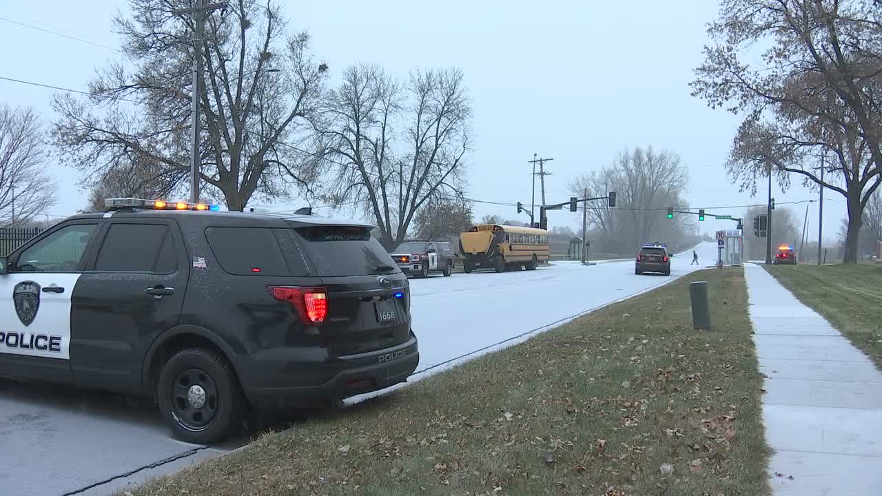 Police investigate fatal crash in Brooklyn Park, Minnesota