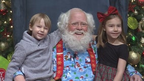 Santa Claus arrives at Mall of America