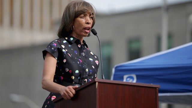 Former Baltimore mayor Pugh sentenced to 3 years in book scheme