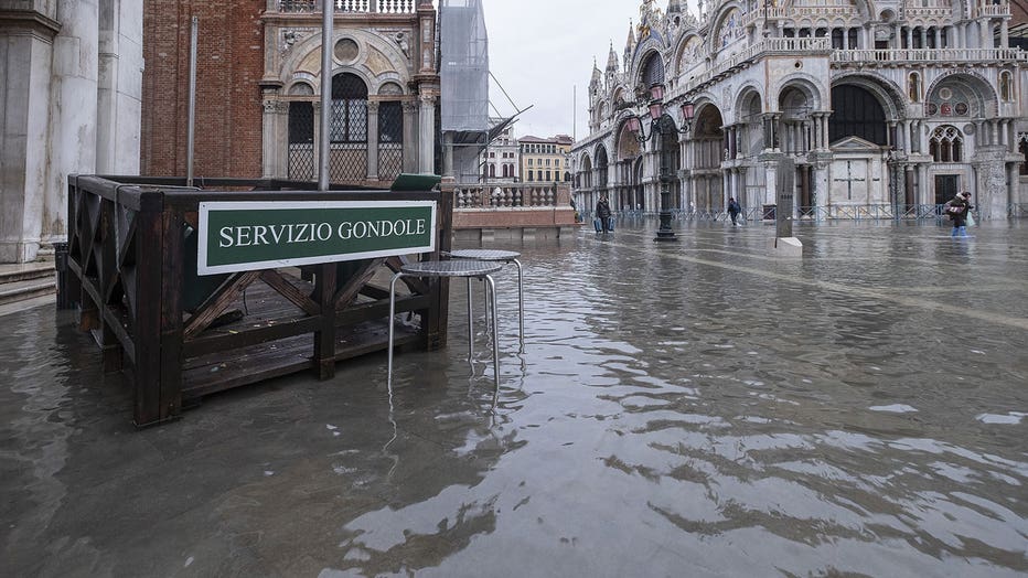 getty_veniceflooding4_111319.jpg