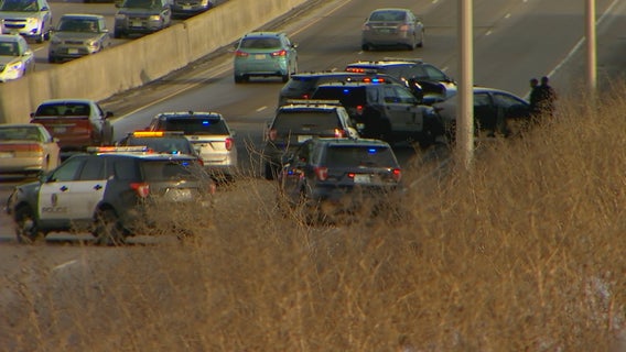 Suspects crash car on 494 after police chase in Bloomington, Minn.