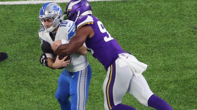 Vikings DE Danielle Hunter not at practice, no timetable for return