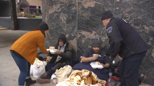 Family spends Christmas Day bringing hot meals to people in need in Minneapolis