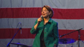 On caucus eve, Klobuchar grilled over 2003 murder case