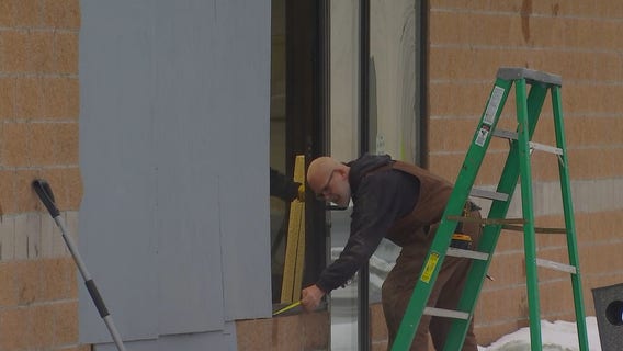 2 employees injured after vehicle crashes into Golden Valley car wash