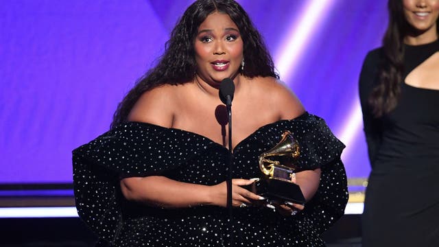 Lizzo wins Grammy for 'Truth Hurts,' pays tribute to Kobe Bryant