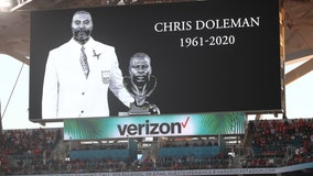 Vikings legend Chris Doleman honored during moment of silence before Super Bowl