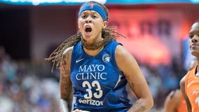 Lynx star Seimone Augustus signs with Los Angeles Sparks