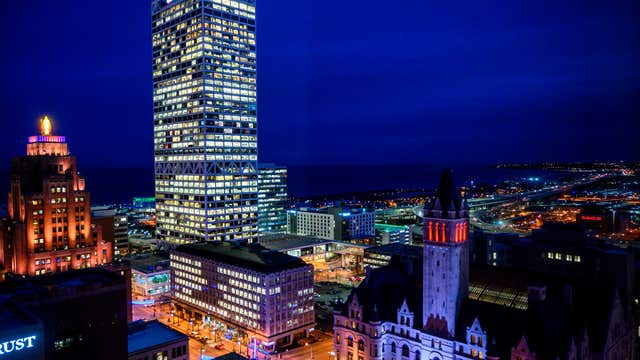 Wisconsin moves ahead with later bar hours during Democratic National Convention