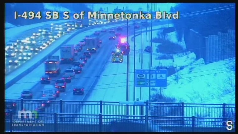 Police respond to spinout on I-494