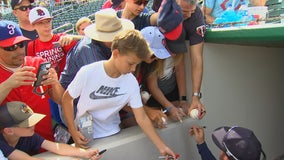 Twins players pre-signing balls to reduce contact amid coronavirus outbreak