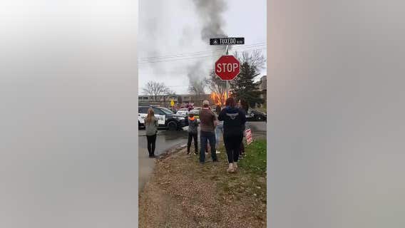 Man pulls victim from apartment fire in Mound, Minnesota