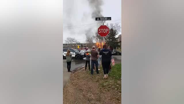 Man pulls victim from apartment fire in Mound, Minnesota