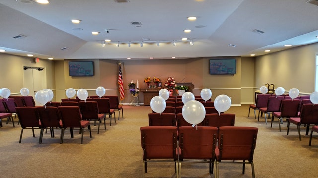 Minnesota funeral home offers balloon messages in place of attendees amid pandemic