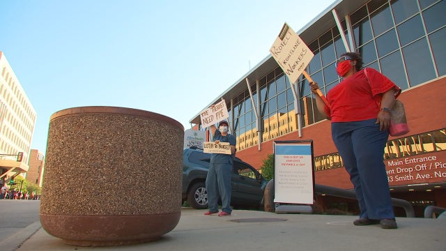 'Give us masks and gowns': Nurses march to Minnesota State Capitol over PPE concerns