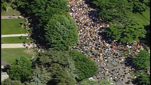 Thousands gather peacefully outside Governor's mansion, State Capitol in St. Paul Monday