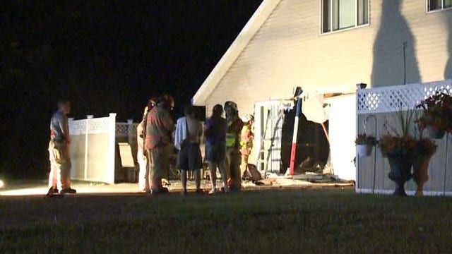 Police: Speeding car crashes into Apple Valley townhouse after evading officers