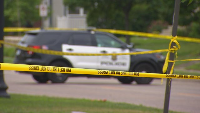 1 dead after motorcycle hits tree in Minneapolis