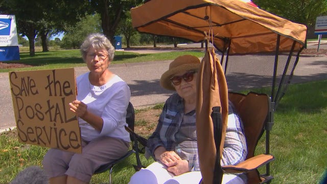 Minnesotans protest possible changes to USPS outside Monticello Post Office