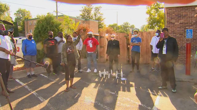 'Stop killing our children': Group holds vigil for Minneapolis teen who died in shooting