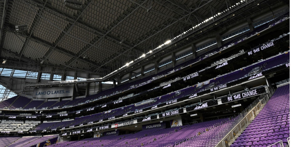 Vikings, Packers fans flock to U.S. Bank Stadium for first game