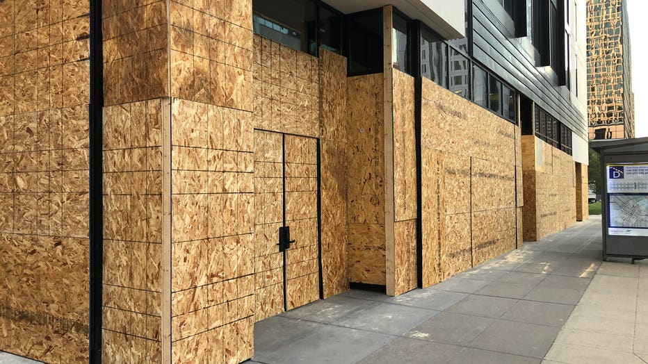 downtown Minneapolis businesses boarded up