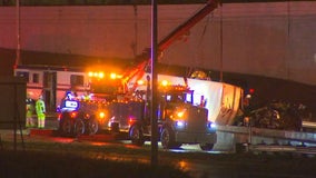 3 horses killed after horse trailer crashes on I-35E in St. Paul