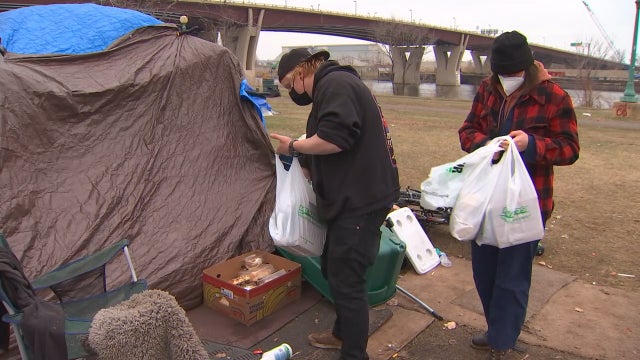 Twin Cities volunteers spend Thanksgiving feeding people at encampments as pandemic drives up need