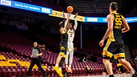 Gophers fall 4 spots to No. 21 in AP Poll, Carr a finalist for Bob Cousy Award