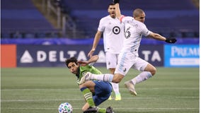 Minnesota United agrees to new contract with midfielder Ozzie Alonso