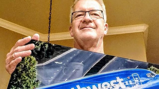 Retired Southwest pilot mentors aviation photographer, gets picturesque sendoff in return