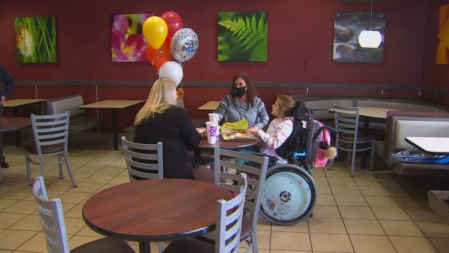 Non-verbal Minnesota girl uses technology to order food for first time