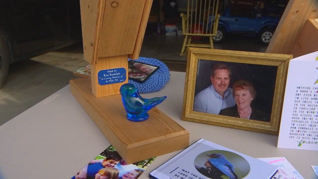 After losing wife, grief fuels Minnesota man's birdhouse passion project