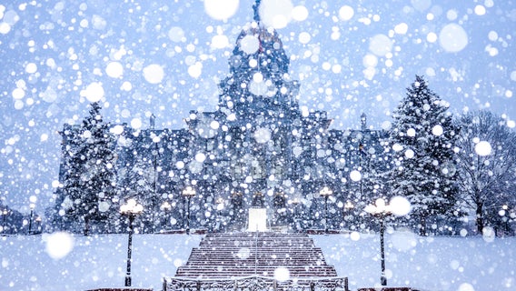 Massive Colorado snowstorm slams drought-stricken region, canceling 2,000 flights