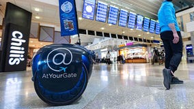 Rolling droid brings MSP Airport passengers to-go food orders