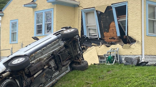 Police: Minors in custody after stolen vehicle crashes into Minneapolis home