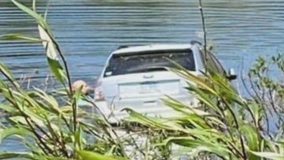 Man dives into action to help driver who crashed into Eagan pond