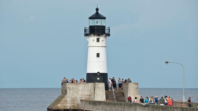 Free offices with a view: 4 lighthouses, courtesy of feds