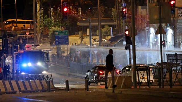 200 Palestinians hurt in clash with Israeli police at mosque, medics say