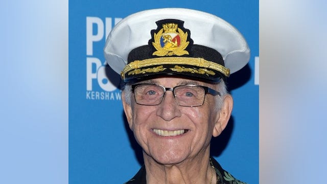 ‘Love Boat’ captain Gavin MacLeod dies at 90