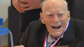 Minnesota WWII vet receives award for heroism during German U-boat attack