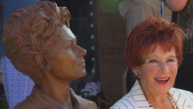 Actress Marion Ross of 'Happy Days' honored with statue in Minnesota hometown
