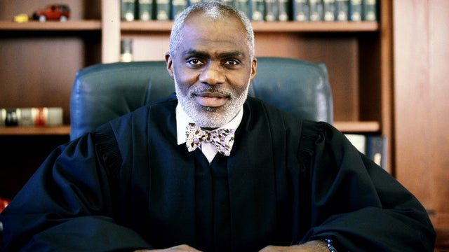 After Twitter snub, former Minnesota Viking and judge Alan Page gets verified
