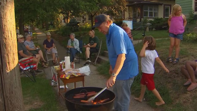 'Hot Dog Monday' links south Minneapolis neighborhood together