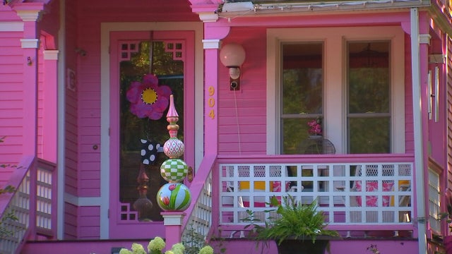 Owner of pink castle rental in Hudson, Wis. under scrutiny for operating without license