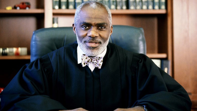 Alan Page, NFL legend and retired Minnesota Supreme Court justice, not  'notable' for Twitter verification