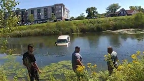 Eagan police rescue driver from sinking car off Hwy. 13