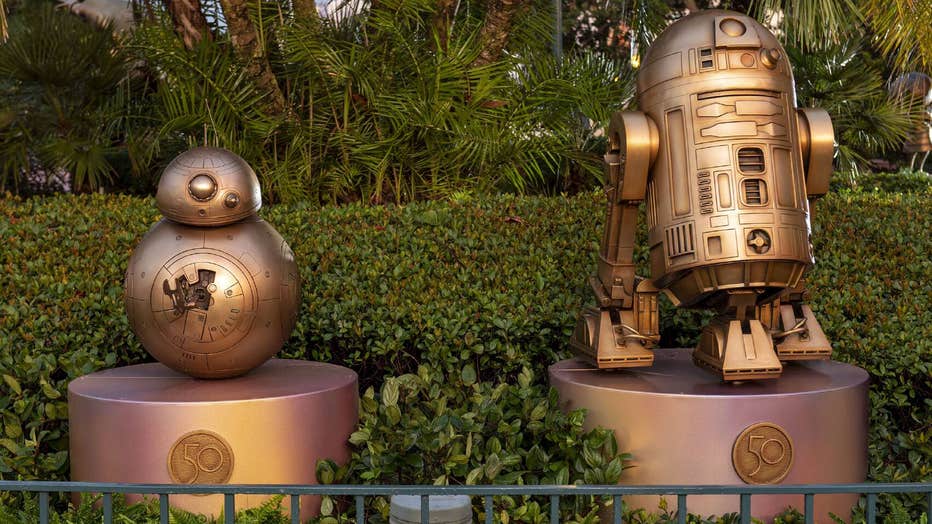 DISNEY-r2d2-bb8-fab-50-sculptures.jpeg